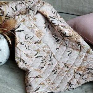 Aix Quilt in taupe