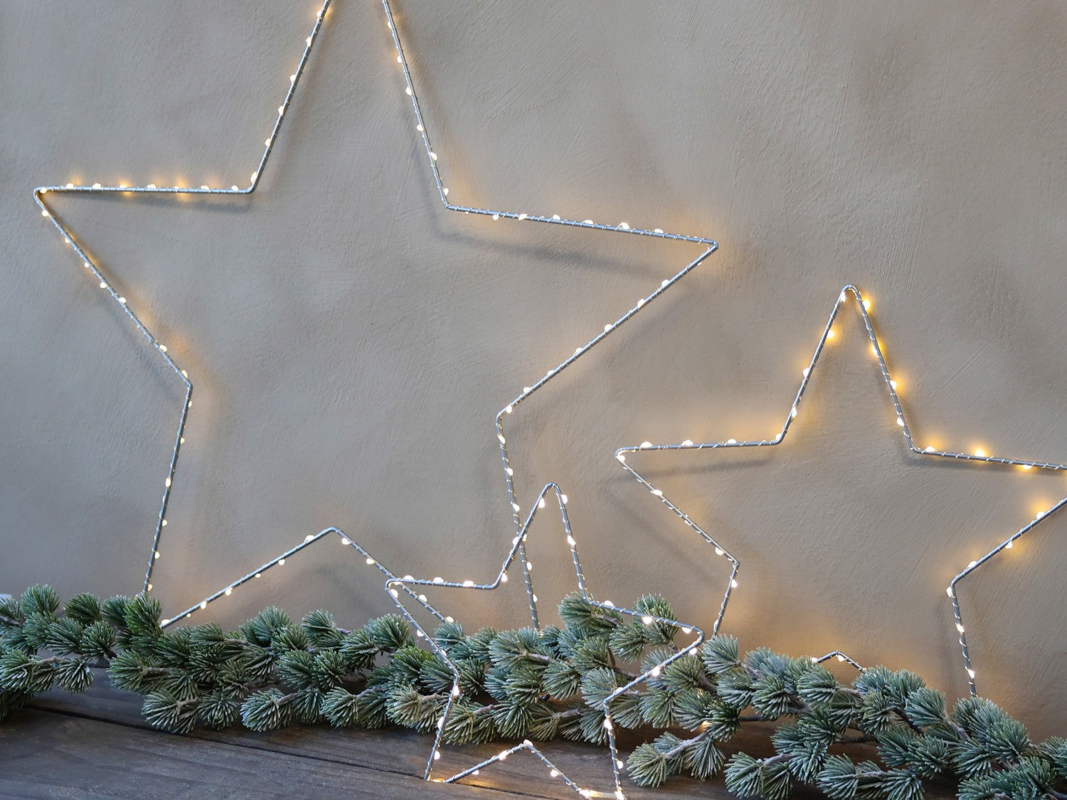 Medium led lit star - 34cm