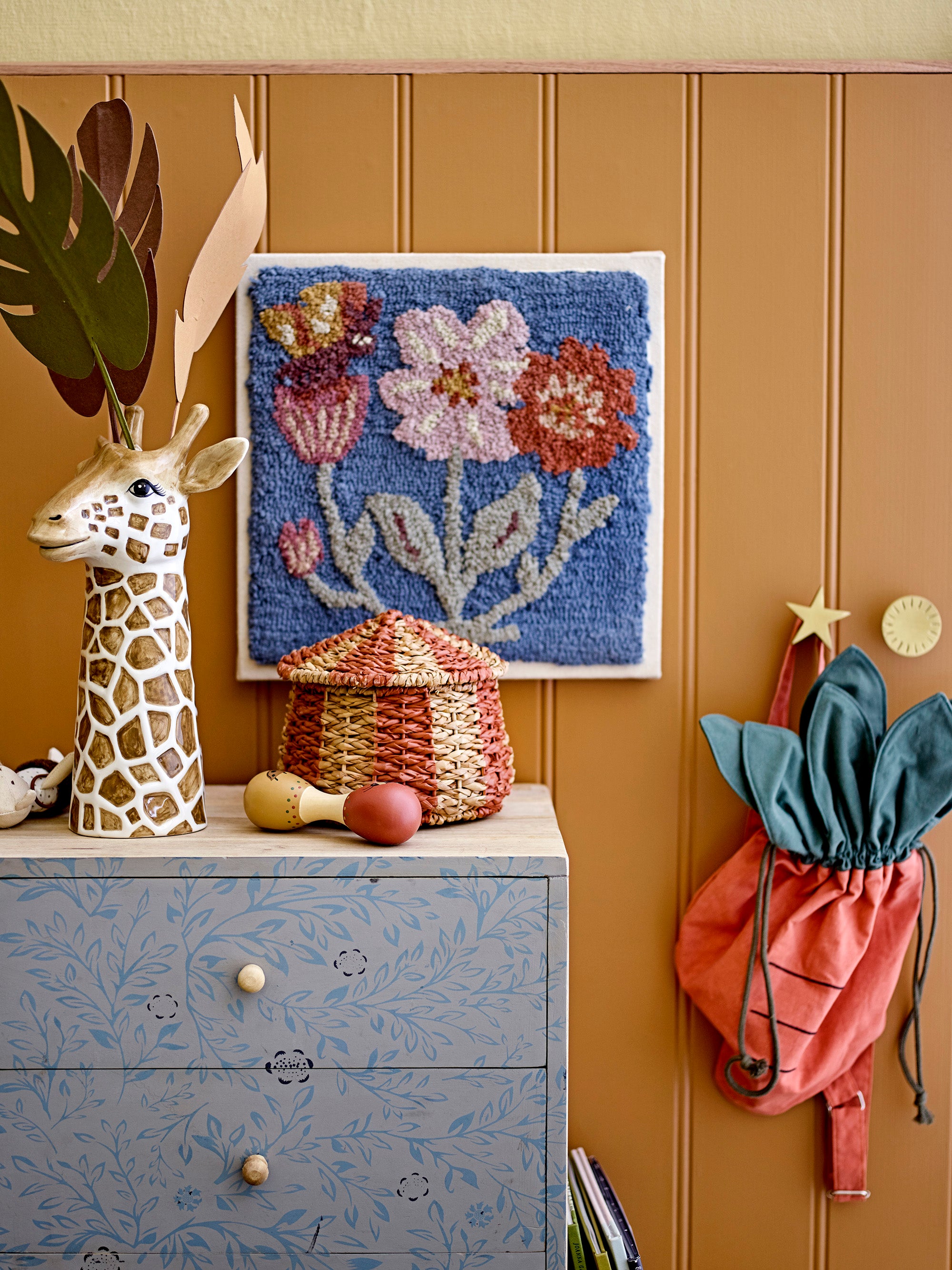 Alazar Giraffe Vase