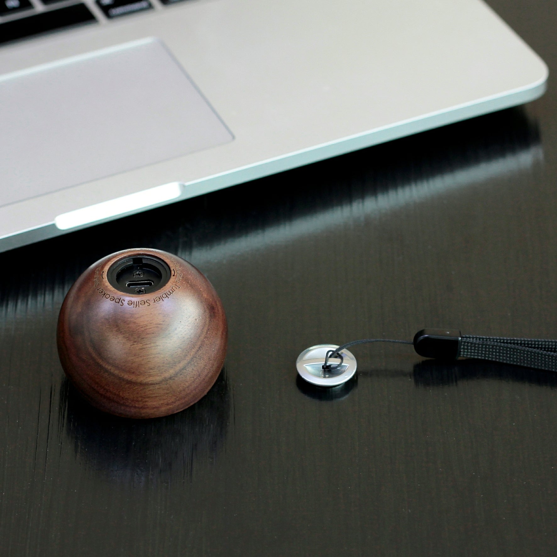 Tumbler Selfie Speaker in walnut