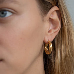 Realta Olive Classic Gold Hoops